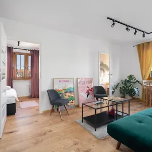 Apartament Comfortable Two-bedroom By Renters