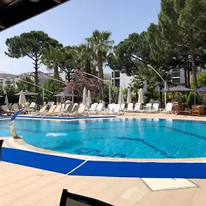 Opus Aparthotel